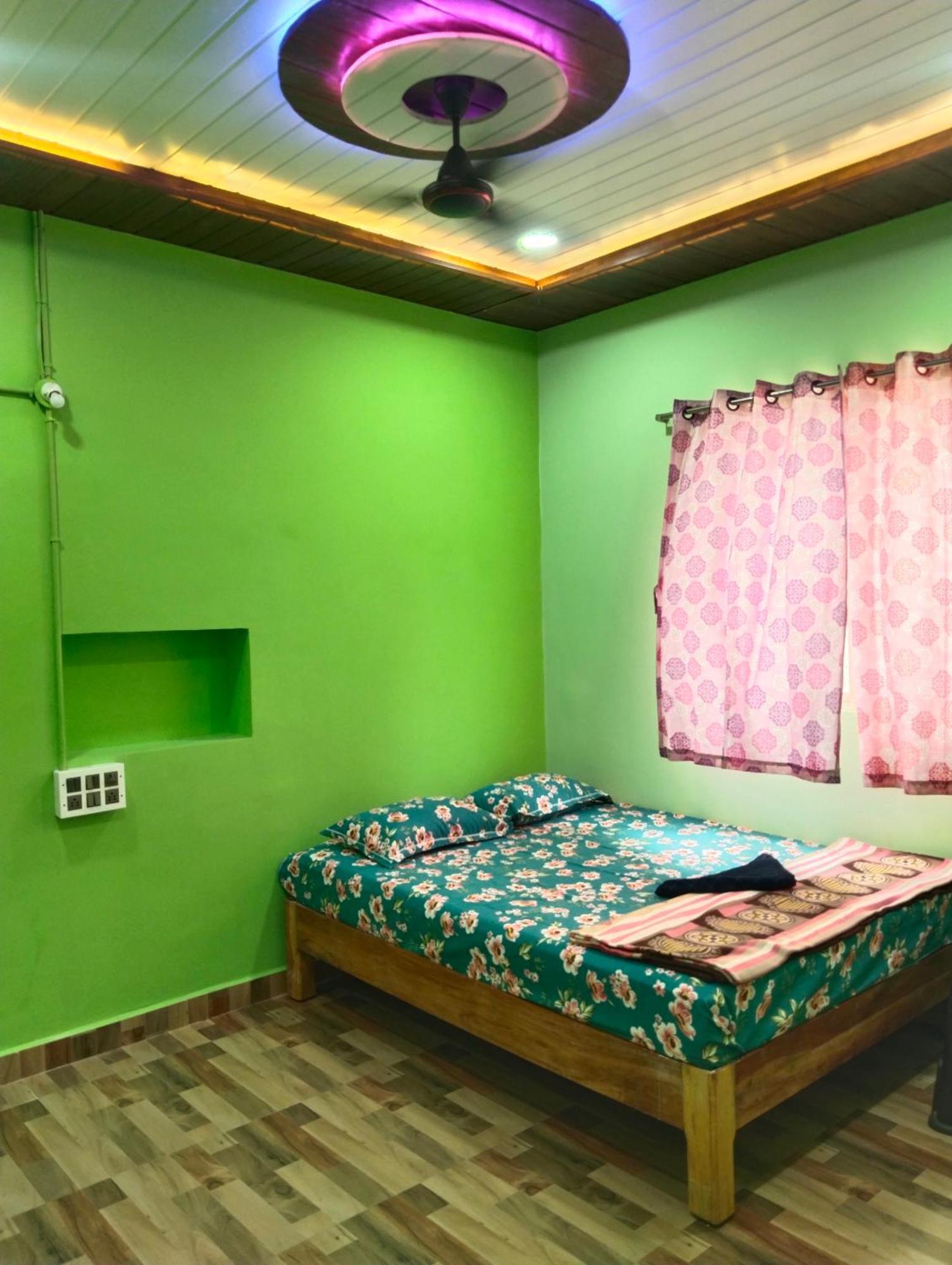 Funky Monkey Home Stay Hampi Exterior foto